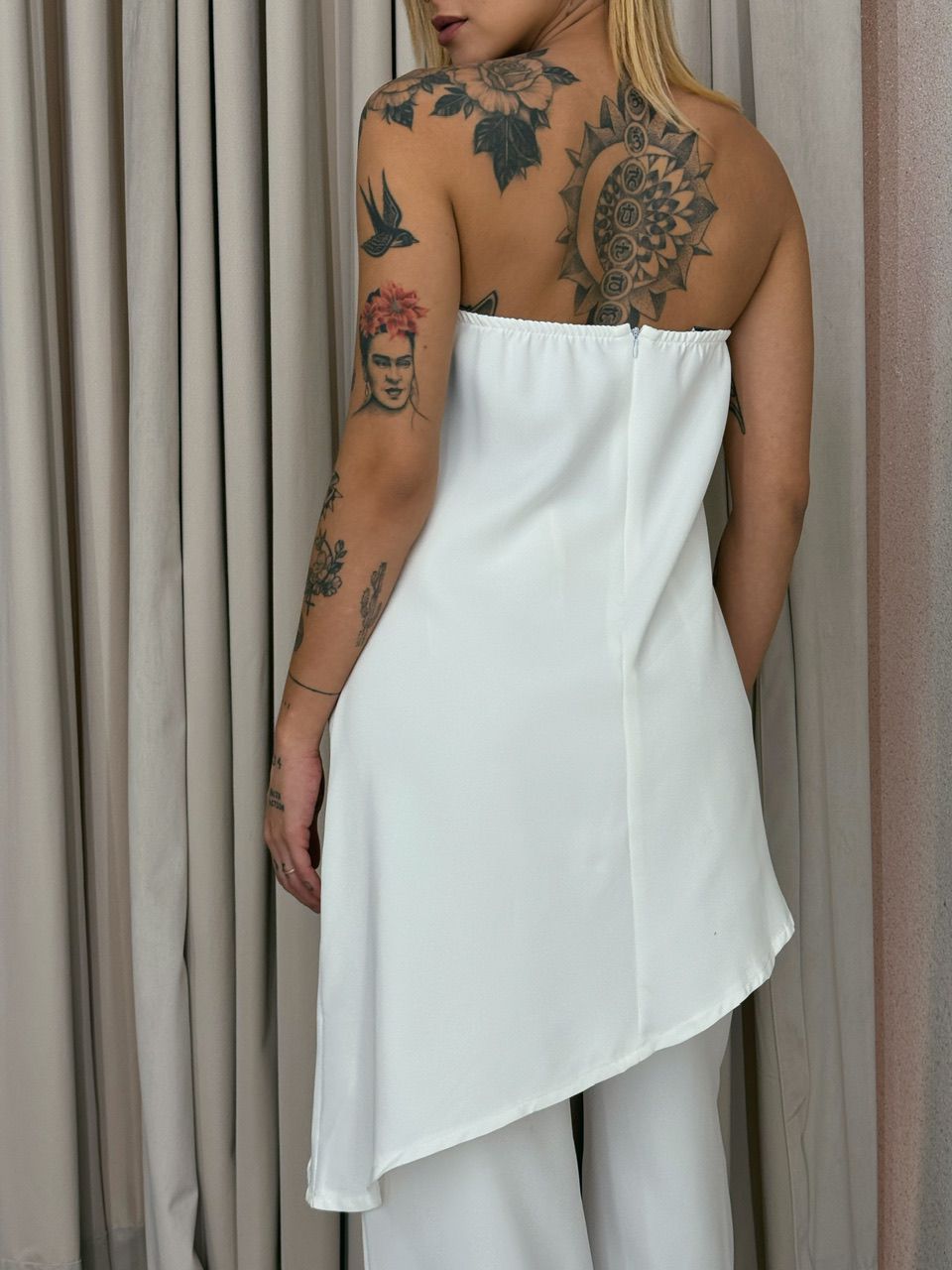 CONJUNTO MIRELLA BLUSA ASSIMÉTRICA OFF