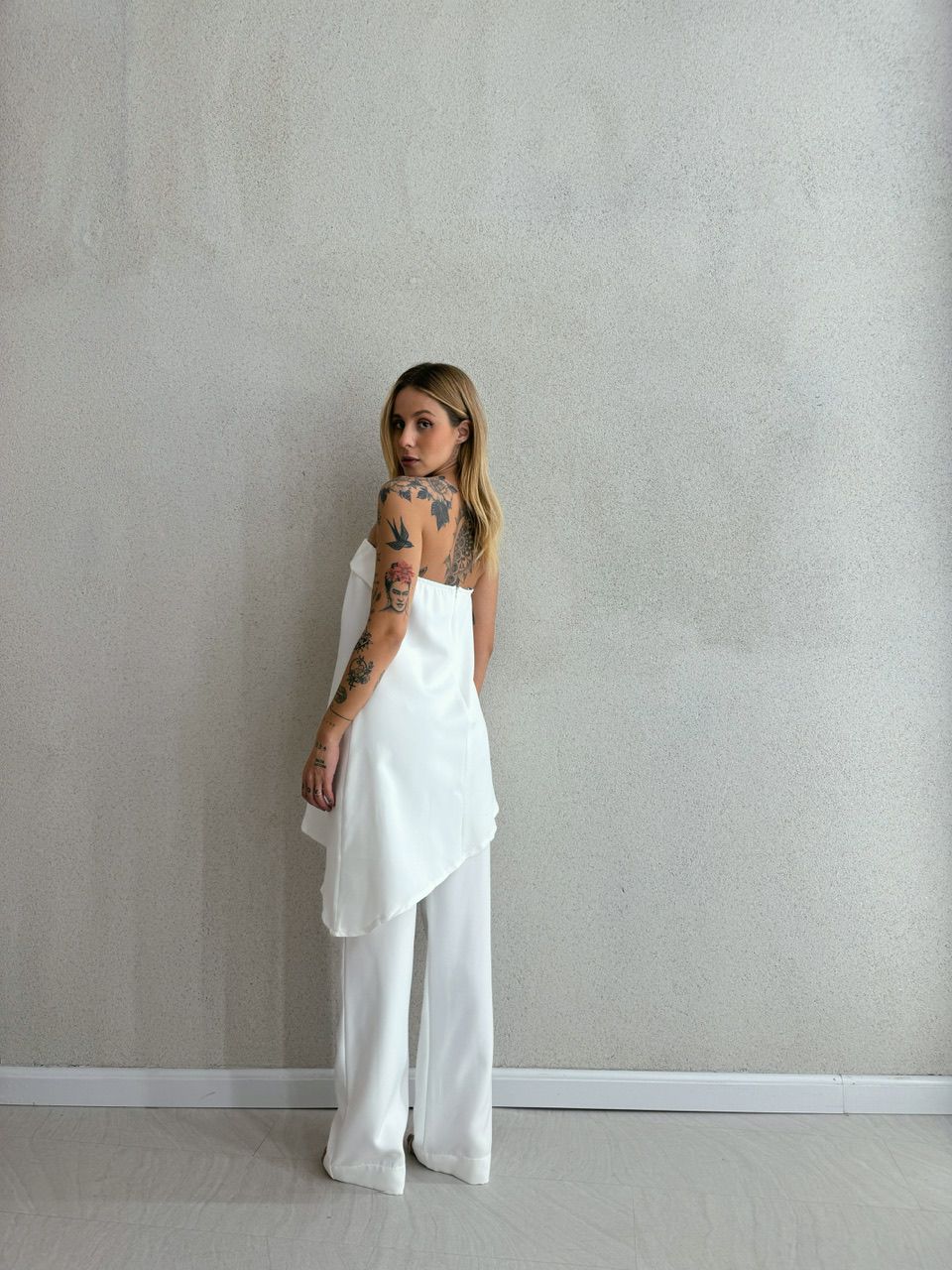 CONJUNTO MIRELLA BLUSA ASSIMÉTRICA OFF