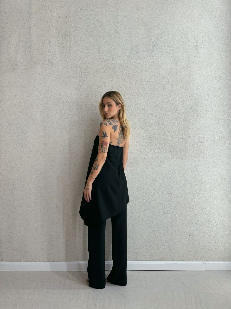 CONJUNTO MIRELLA BLUSA ASSIMÉTRICA PRETO