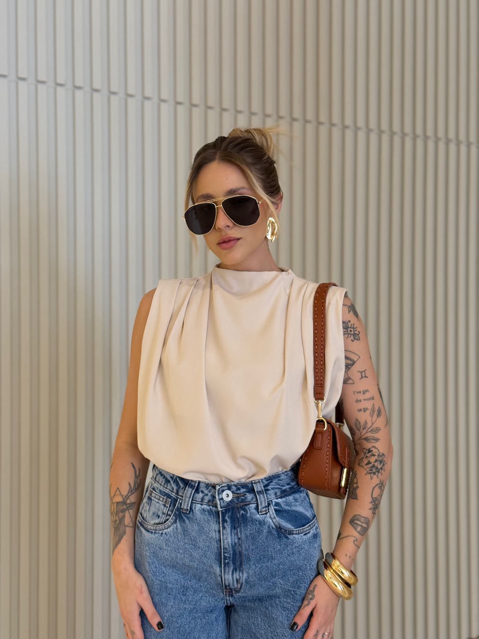 BLUSA LUARA PREGAS AREIA