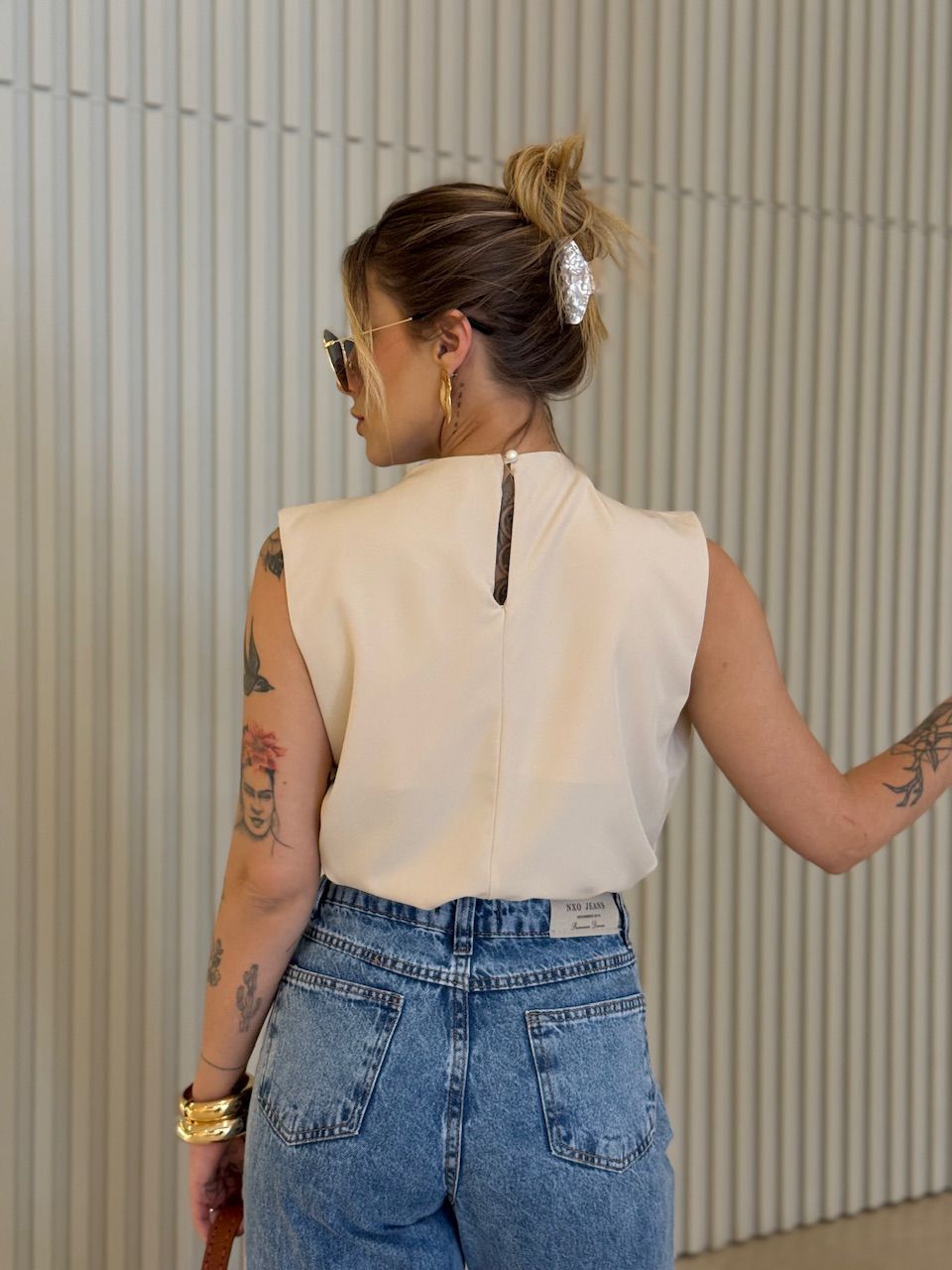 BLUSA LUARA PREGAS AREIA