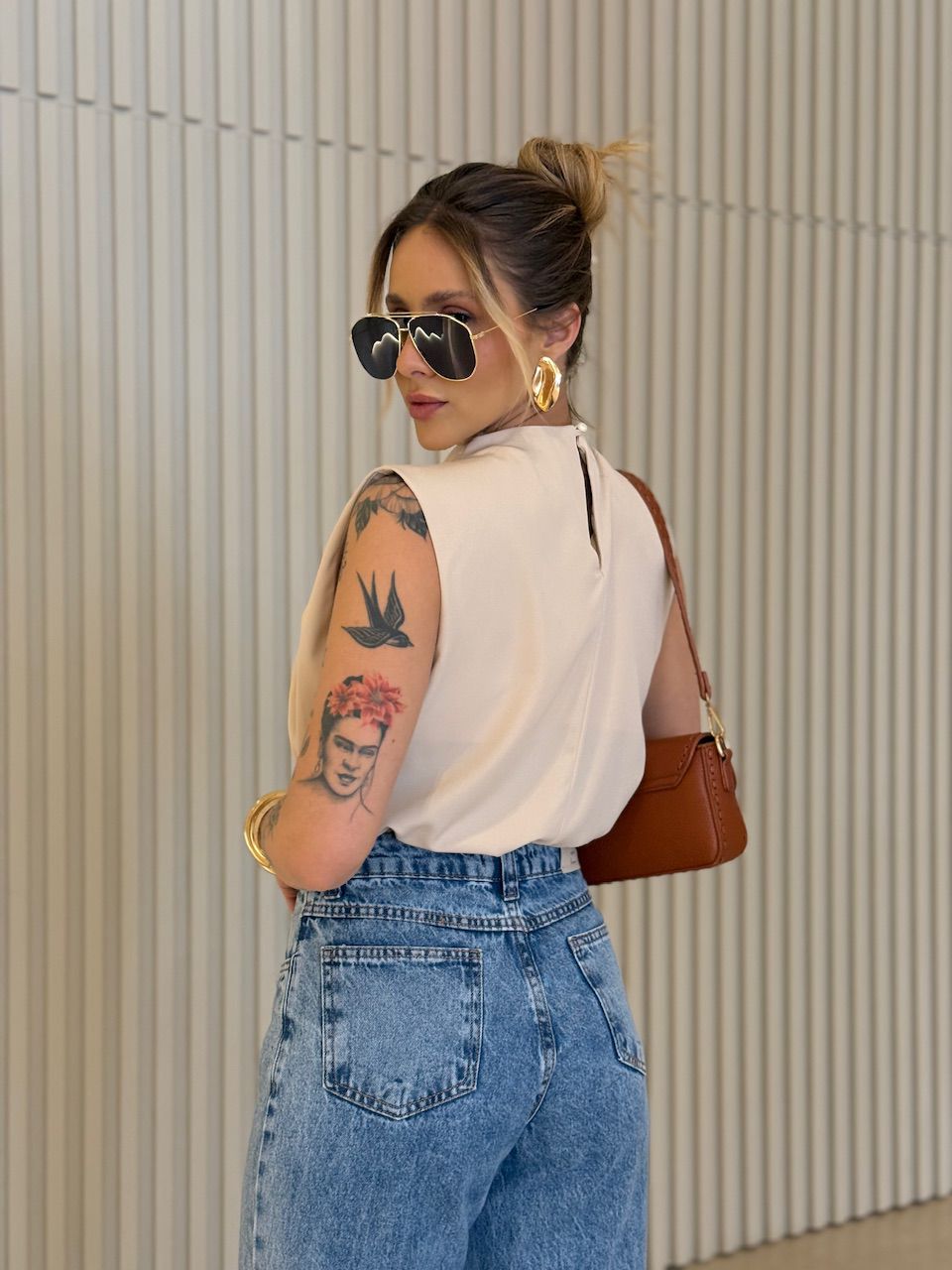 BLUSA LUARA PREGAS AREIA