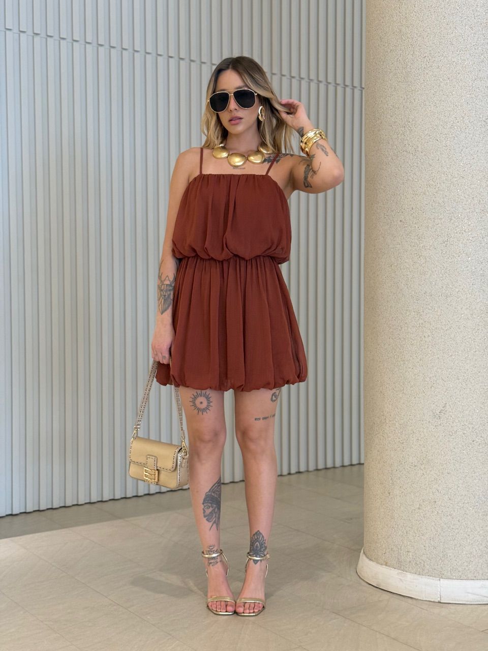 VESTIDO ANTONELA BALONÊ MARROM - 0069250054 - CAROLLA FERRARO