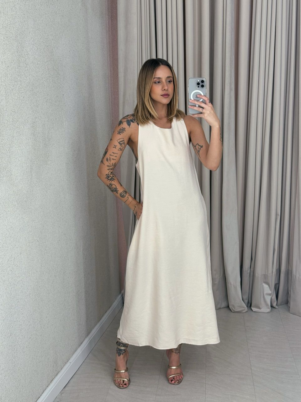 VESTIDO VIVIANE GOLA NÓ AREIA