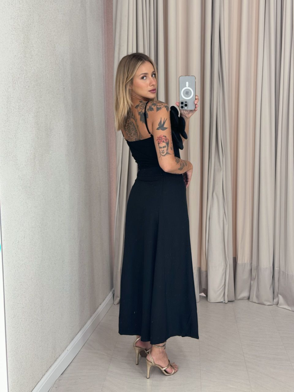 BODY BRENDA FLOR PRETO