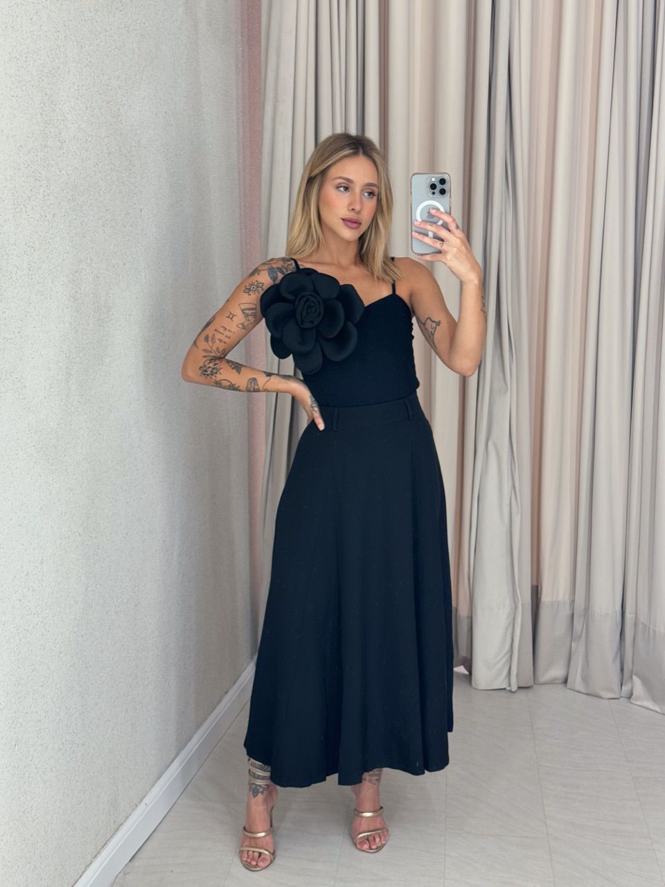 BODY BRENDA FLOR PRETO