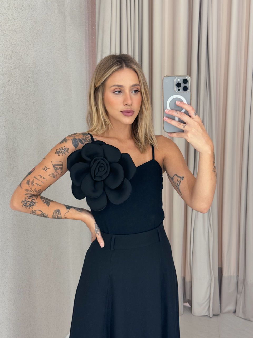 BODY BRENDA FLOR PRETO - 0058630032 - CAROLLA FERRARO