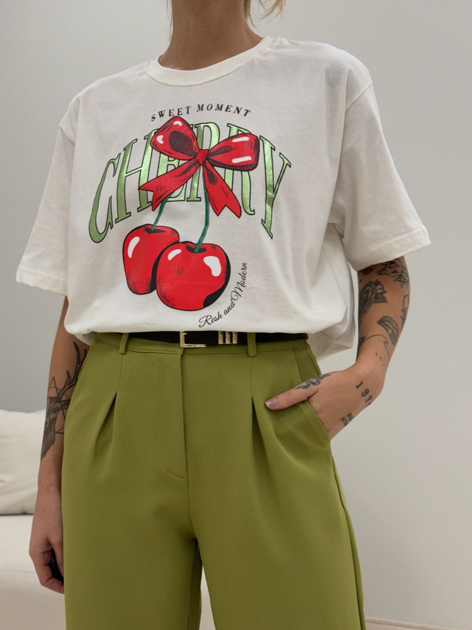 T-SHIRT OVER CEREJA OFF