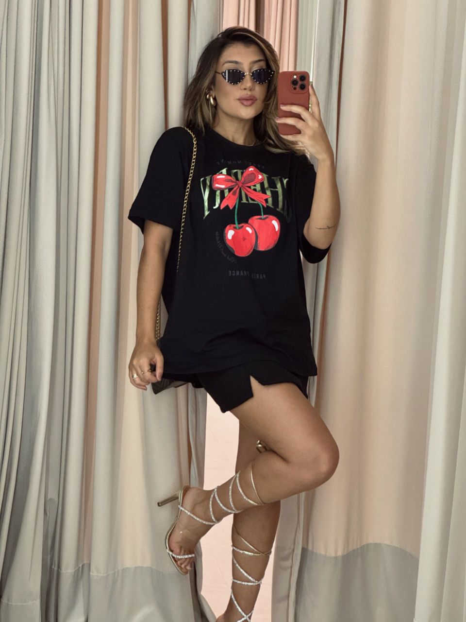 T-SHIRT OVER CEREJA PRETA