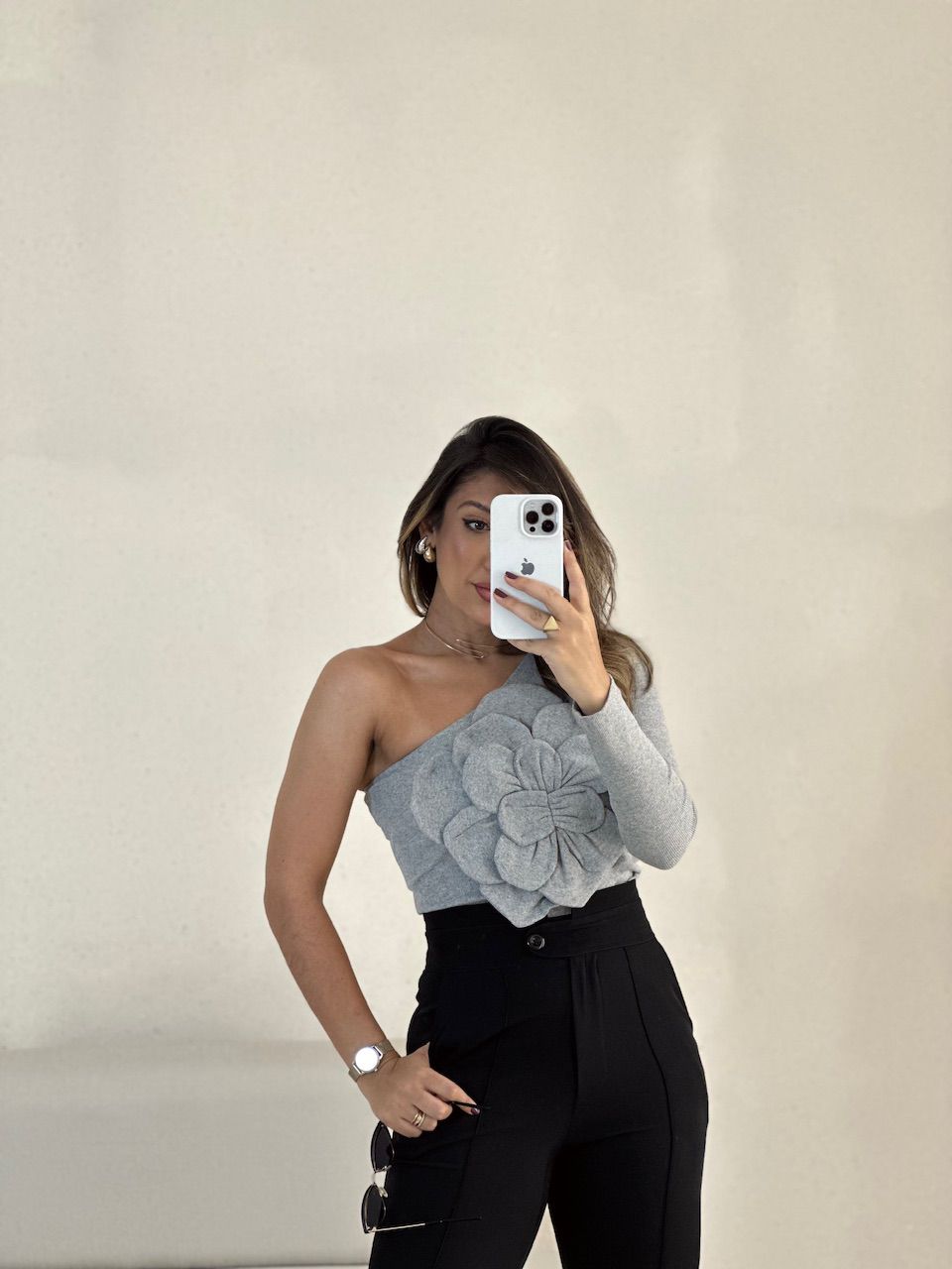 CROPPED FLOR NULA MANGA CINZA - 0054240091 - CAROLLA FERRARO