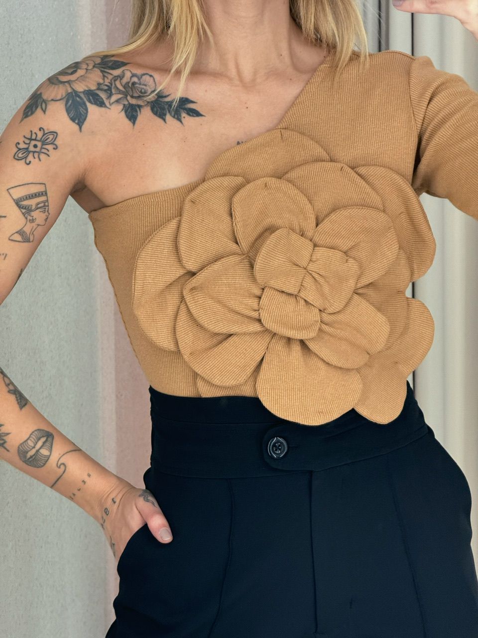 CROPPED FLOR NULA MANGA NUDE