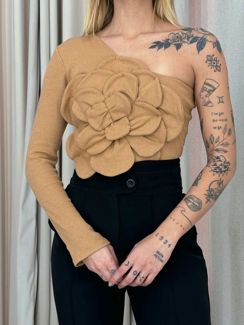 CROPPED FLOR NULA MANGA NUDE