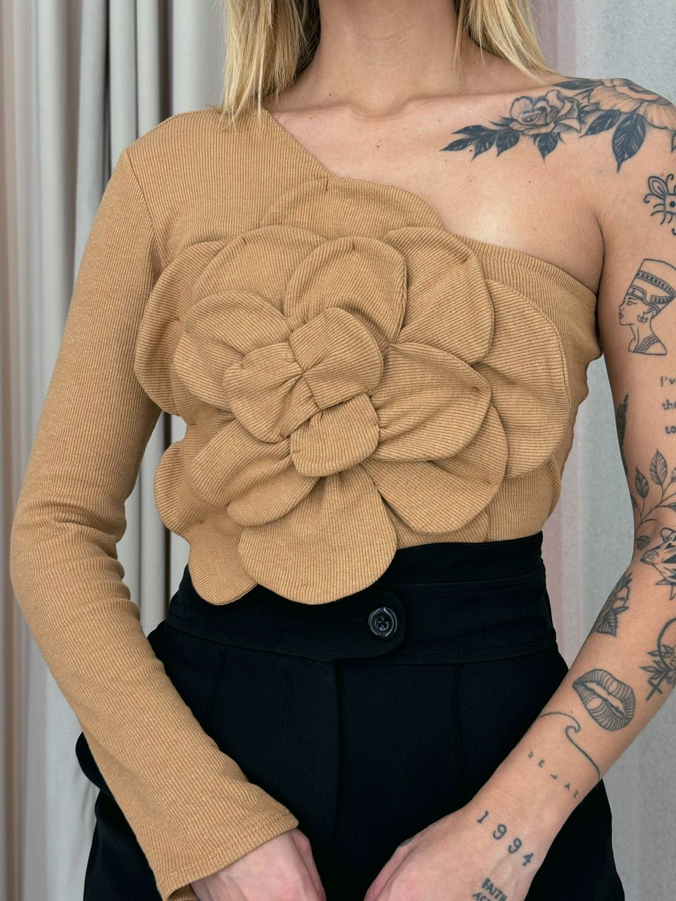 CROPPED FLOR NULA MANGA NUDE