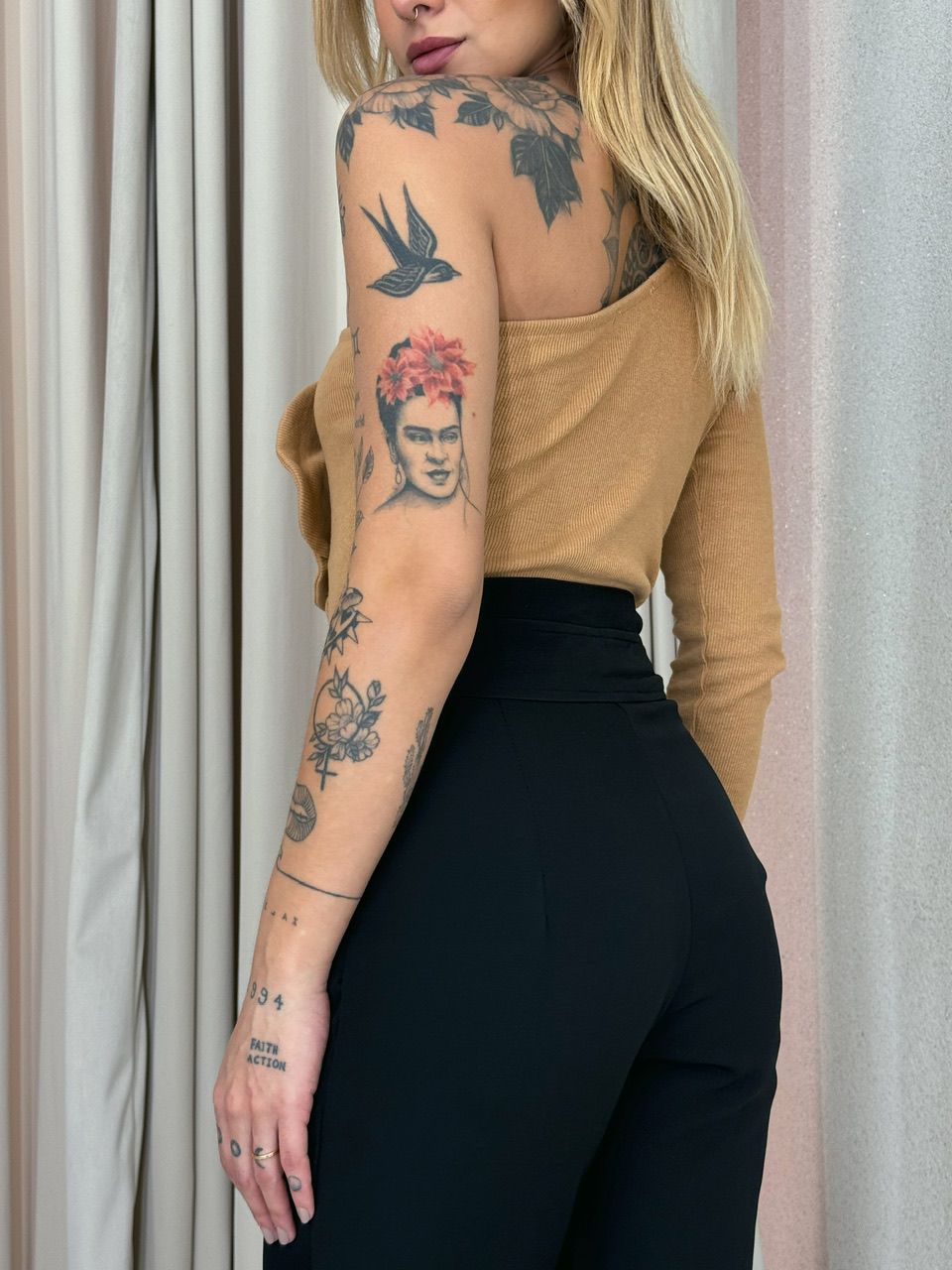 CROPPED FLOR NULA MANGA NUDE