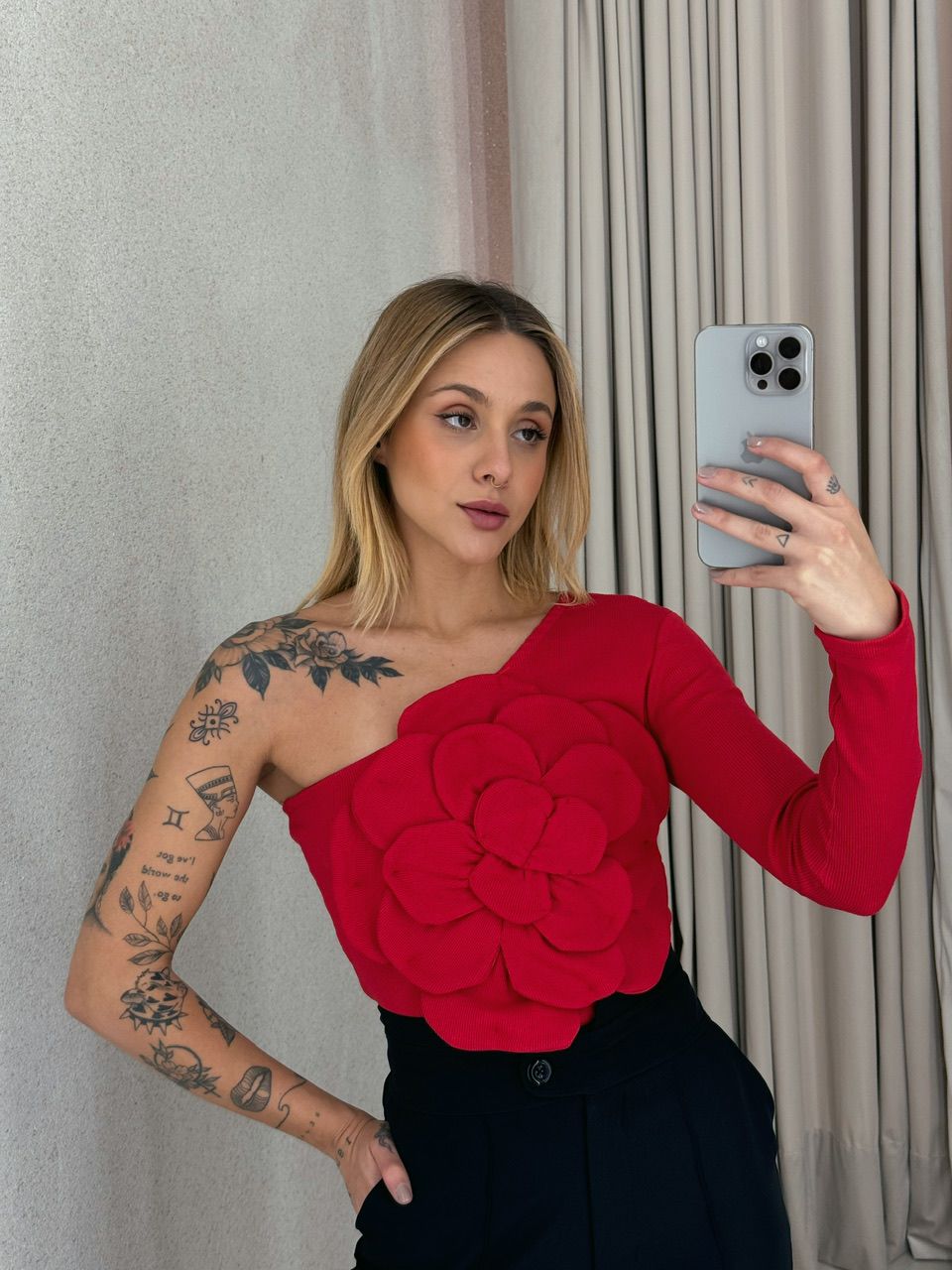 CROPPED FLOR NULA MANGA VERMELHO