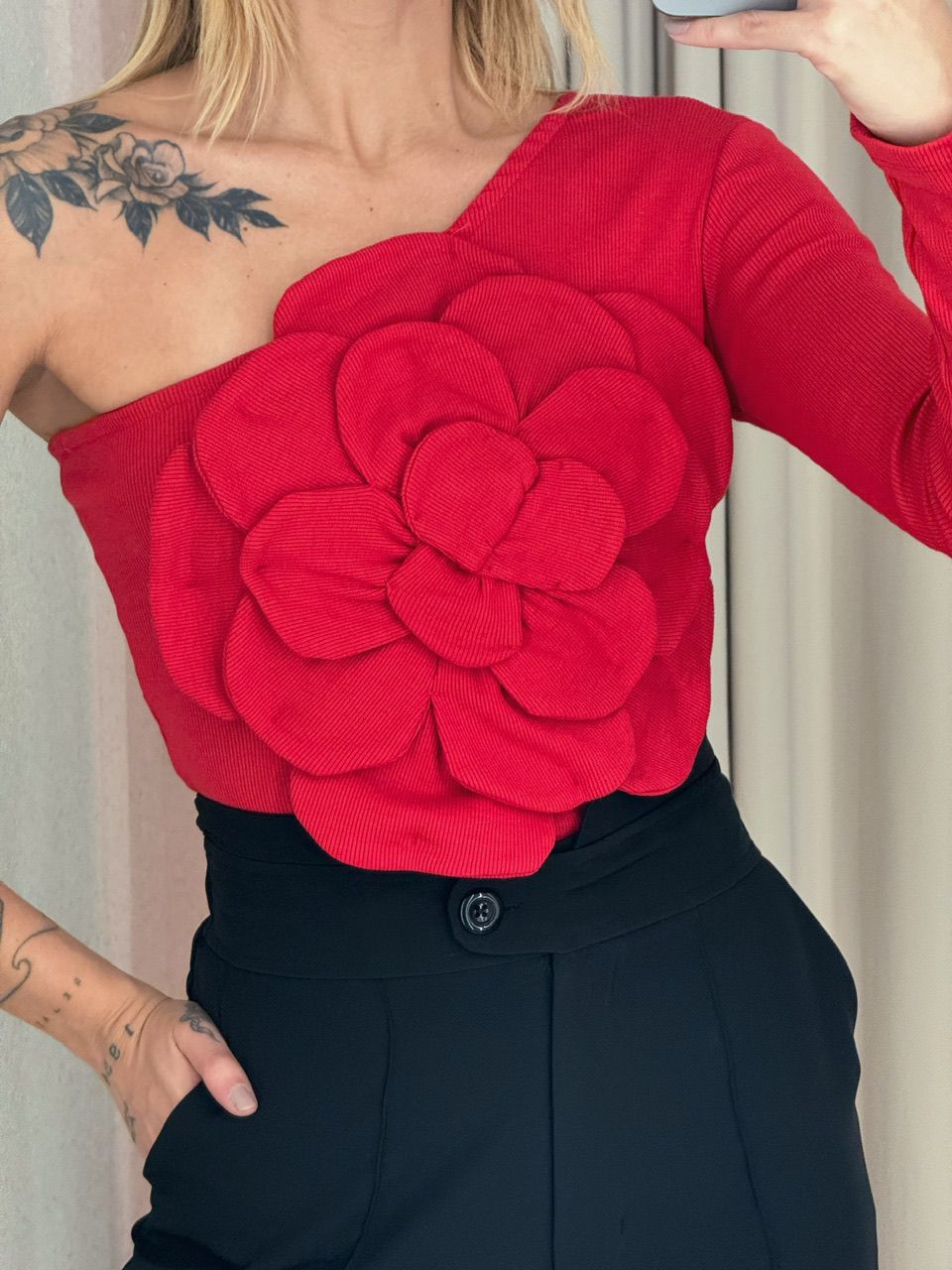 CROPPED FLOR NULA MANGA VERMELHO