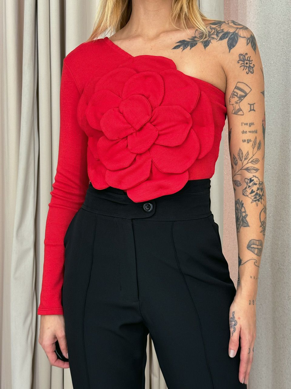 CROPPED FLOR NULA MANGA VERMELHO