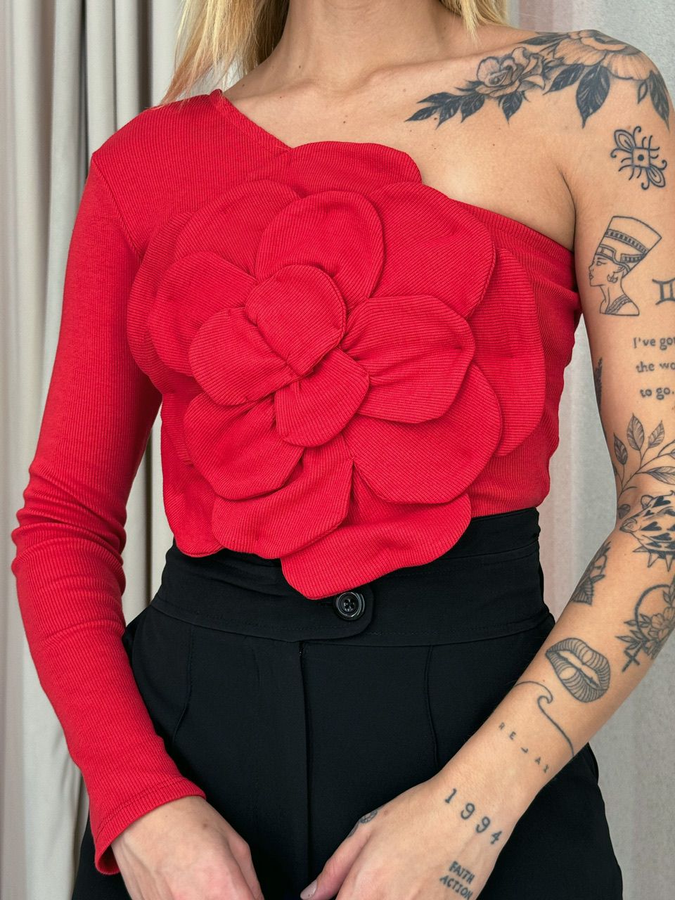 CROPPED FLOR NULA MANGA VERMELHO