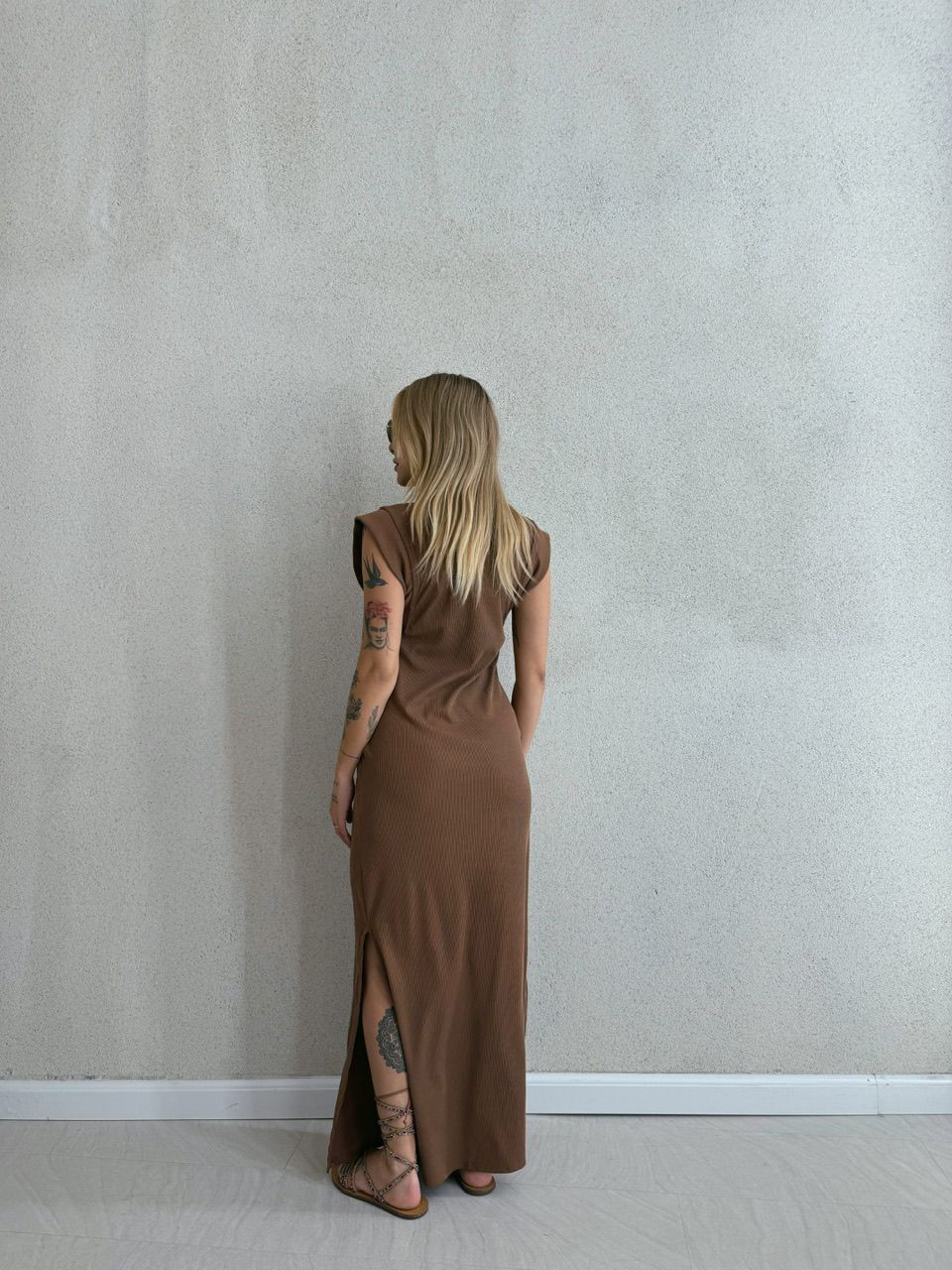 VESTIDO VIVI MUSCLE CANELADO CAQUI