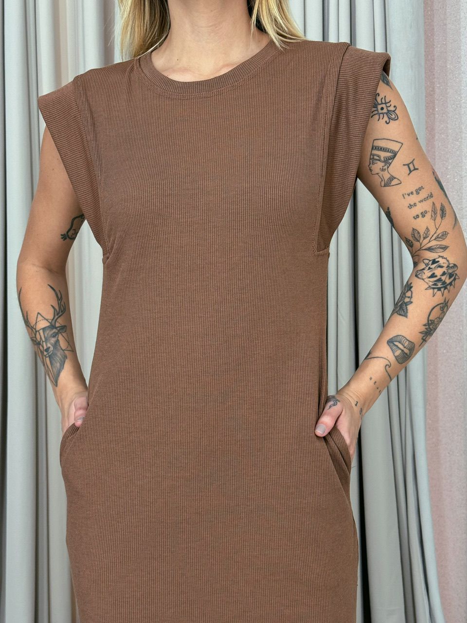 VESTIDO VIVI MUSCLE CANELADO CAQUI