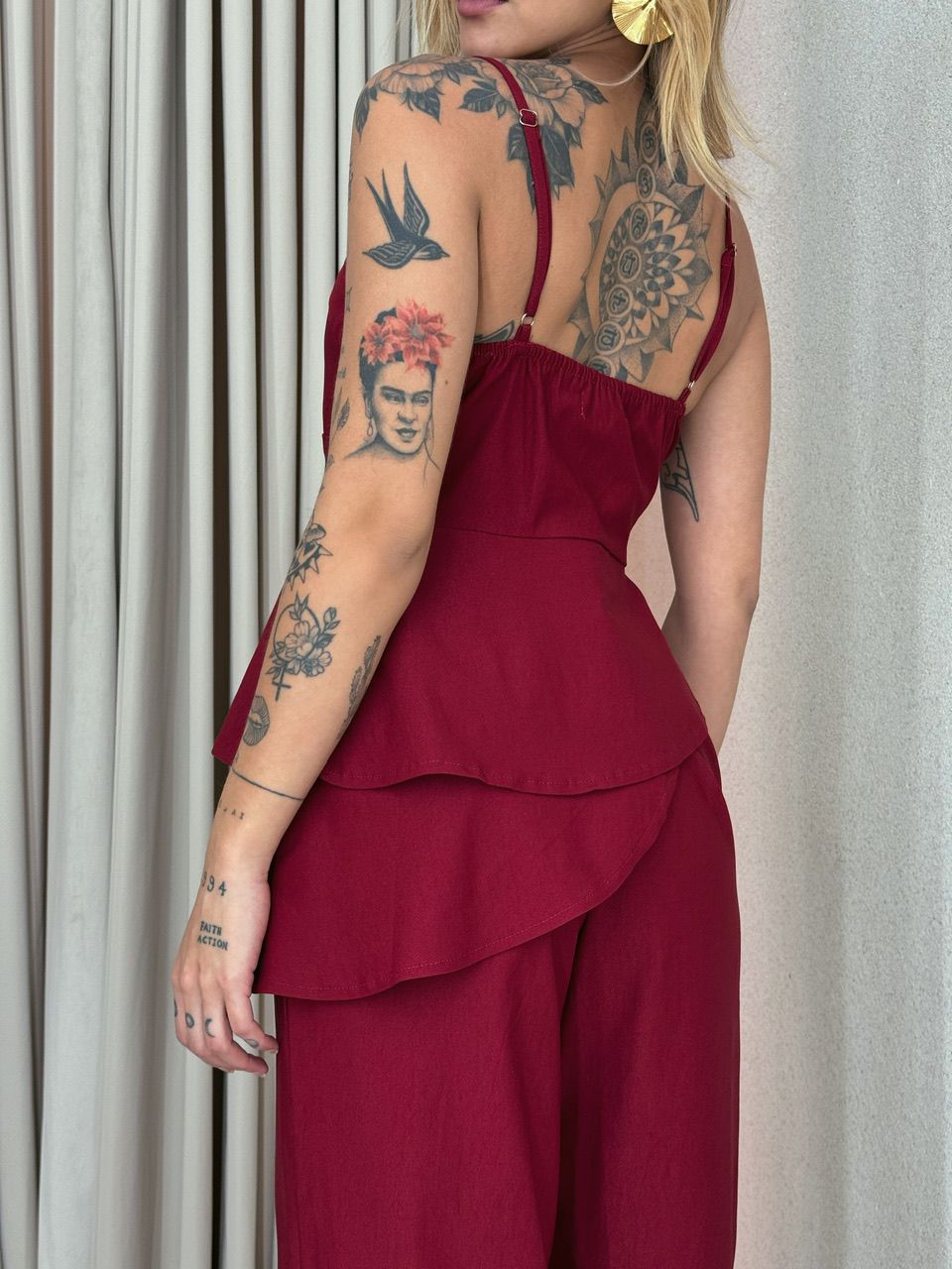 BLUSA EMANUELY ASSIMÉTRICA CHERRY RED