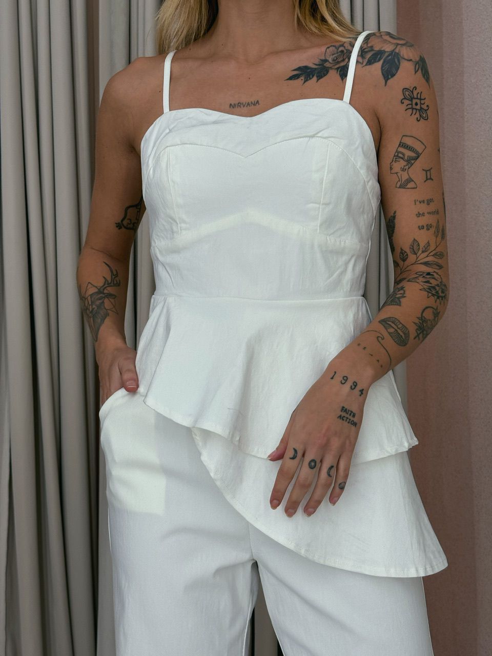 BLUSA EMANUELY ASSIMÉTRICA OFF