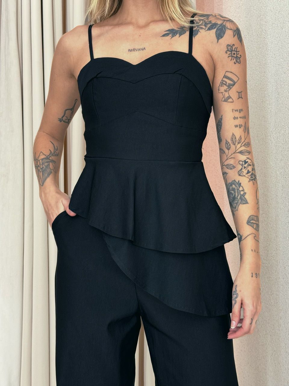 BLUSA EMANUELY ASSIMÉTRICA PRETA