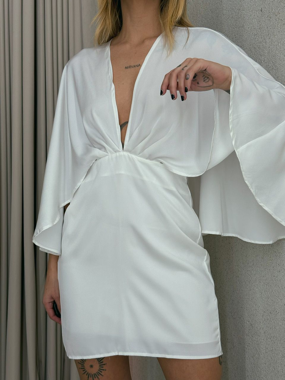 VESTIDO CURTO CAPA OFF