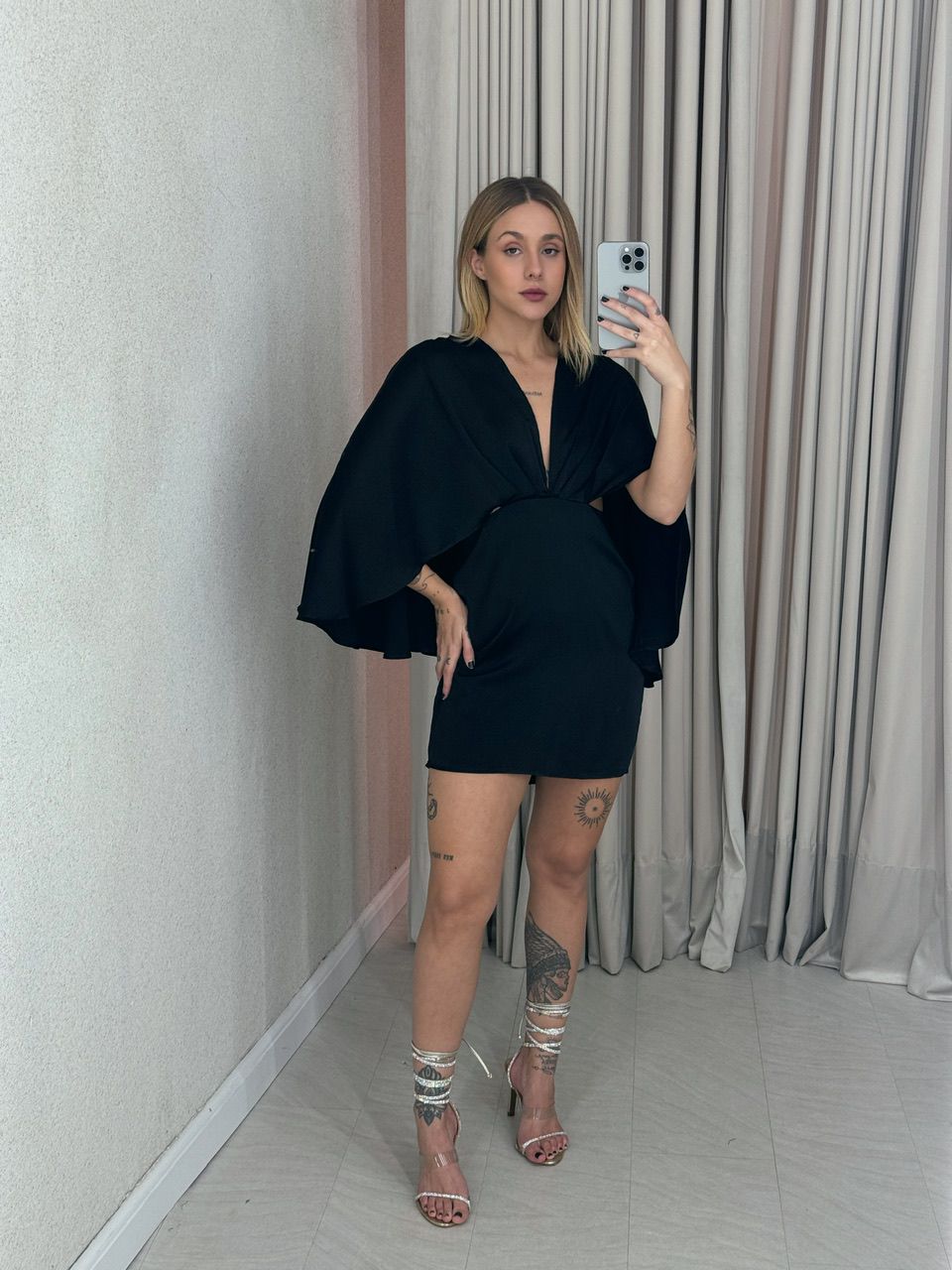 VESTIDO CURTO CAPA PRETO