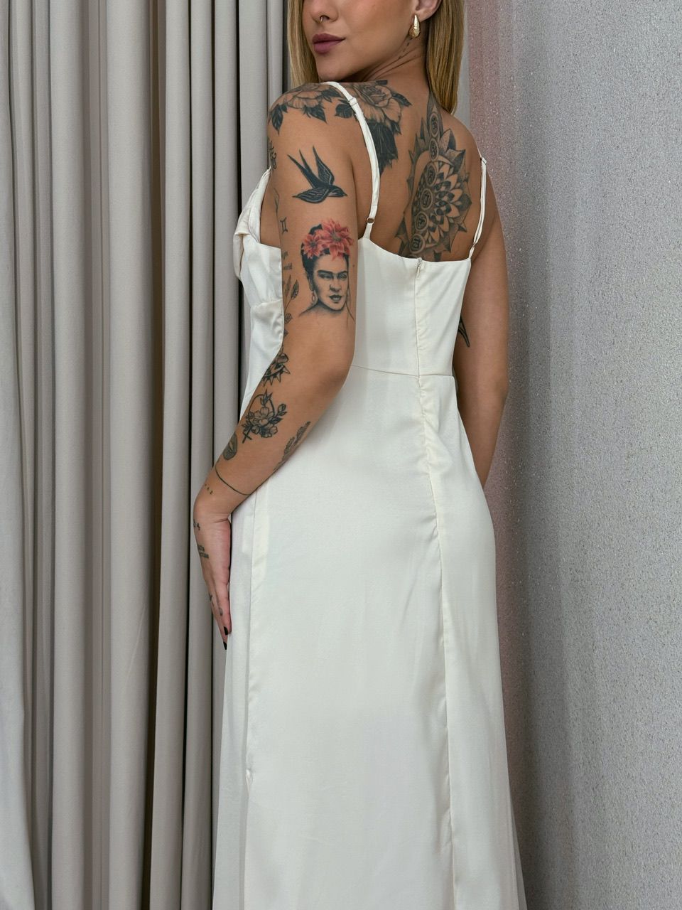 VESTIDO ISA MIDI ACETINADO MARFIM