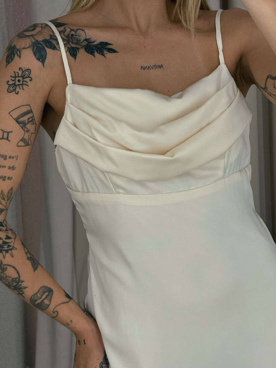 VESTIDO ISA MIDI ACETINADO MARFIM