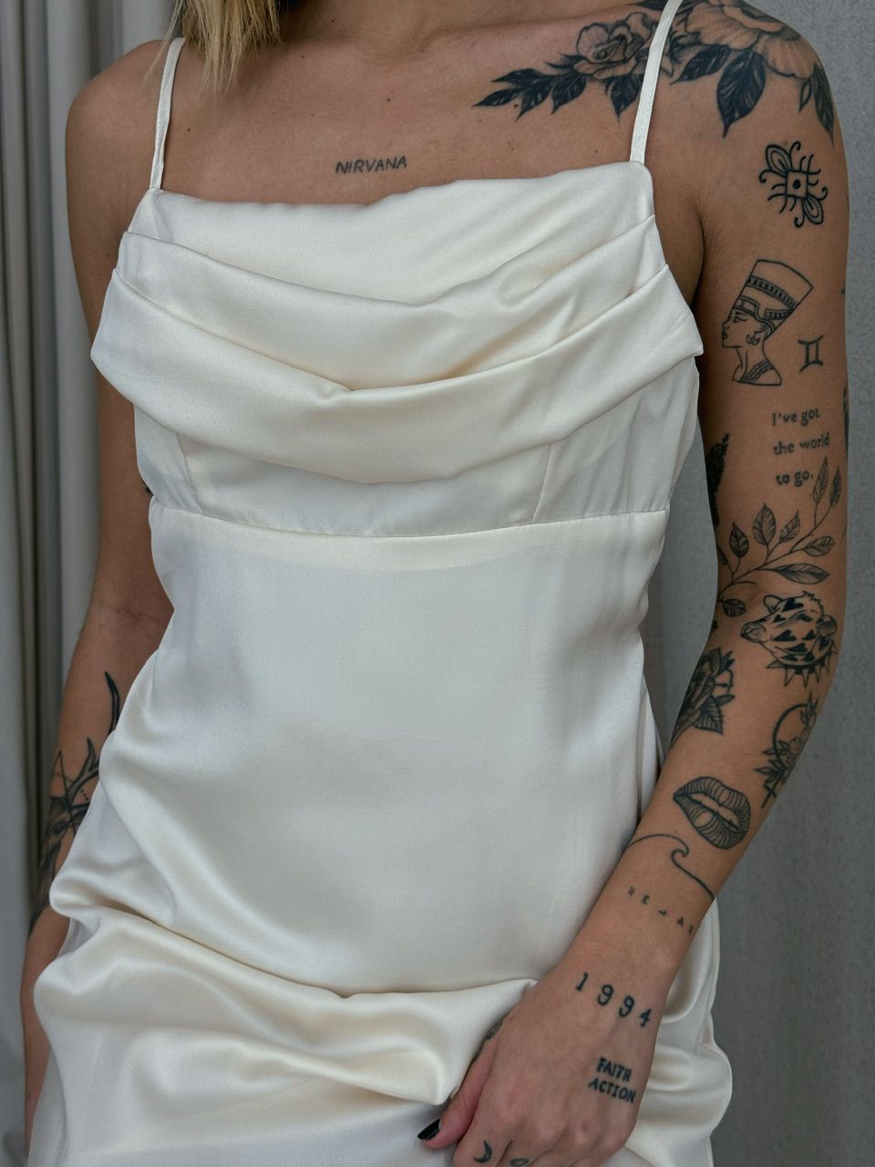 VESTIDO ISA MIDI ACETINADO MARFIM