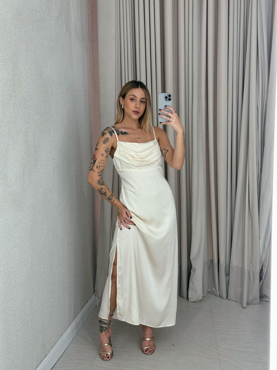 VESTIDO ISA MIDI ACETINADO MARFIM