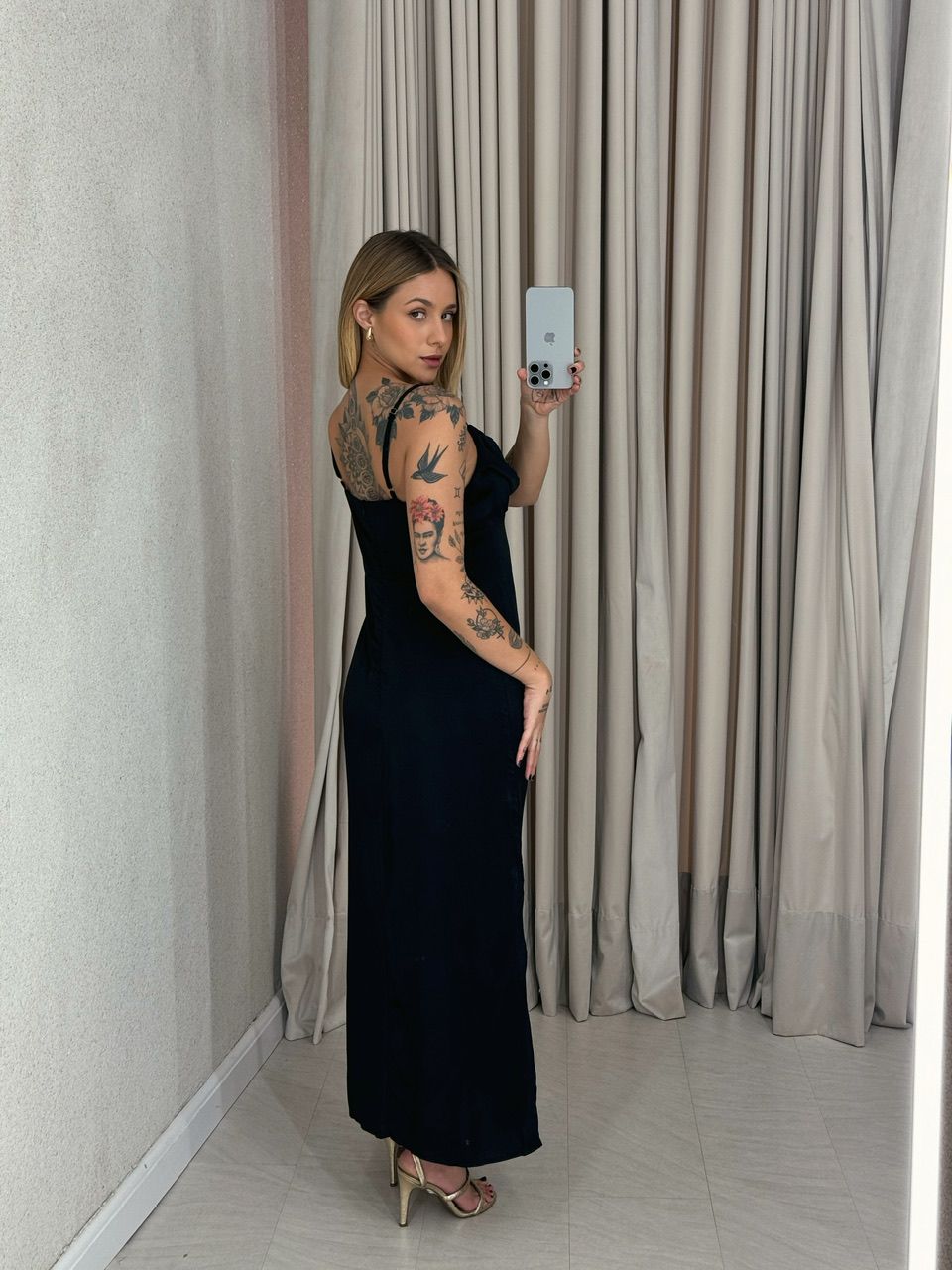 VESTIDO ISA MIDI ACETINADO PRETO