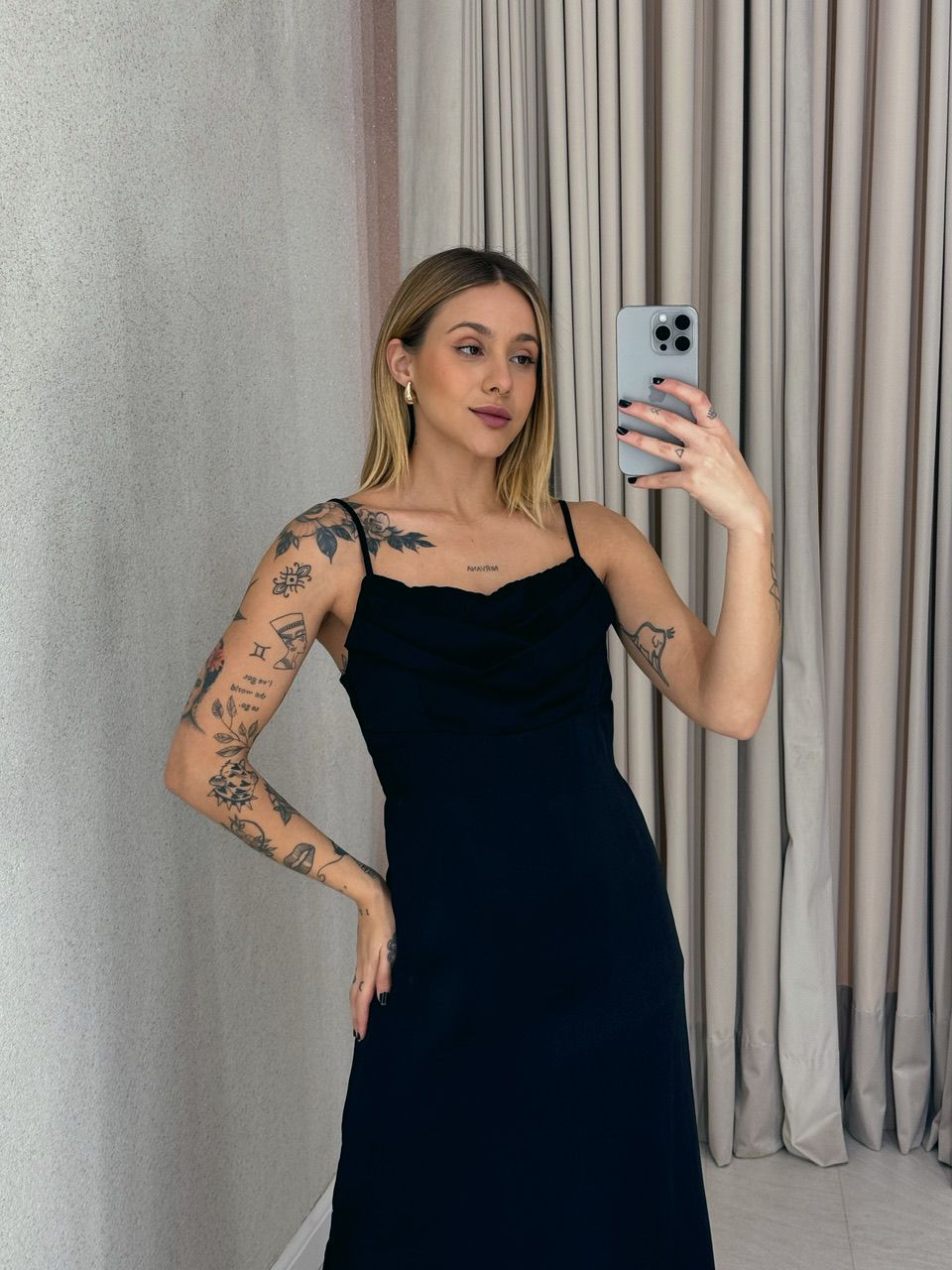 VESTIDO ISA MIDI ACETINADO PRETO