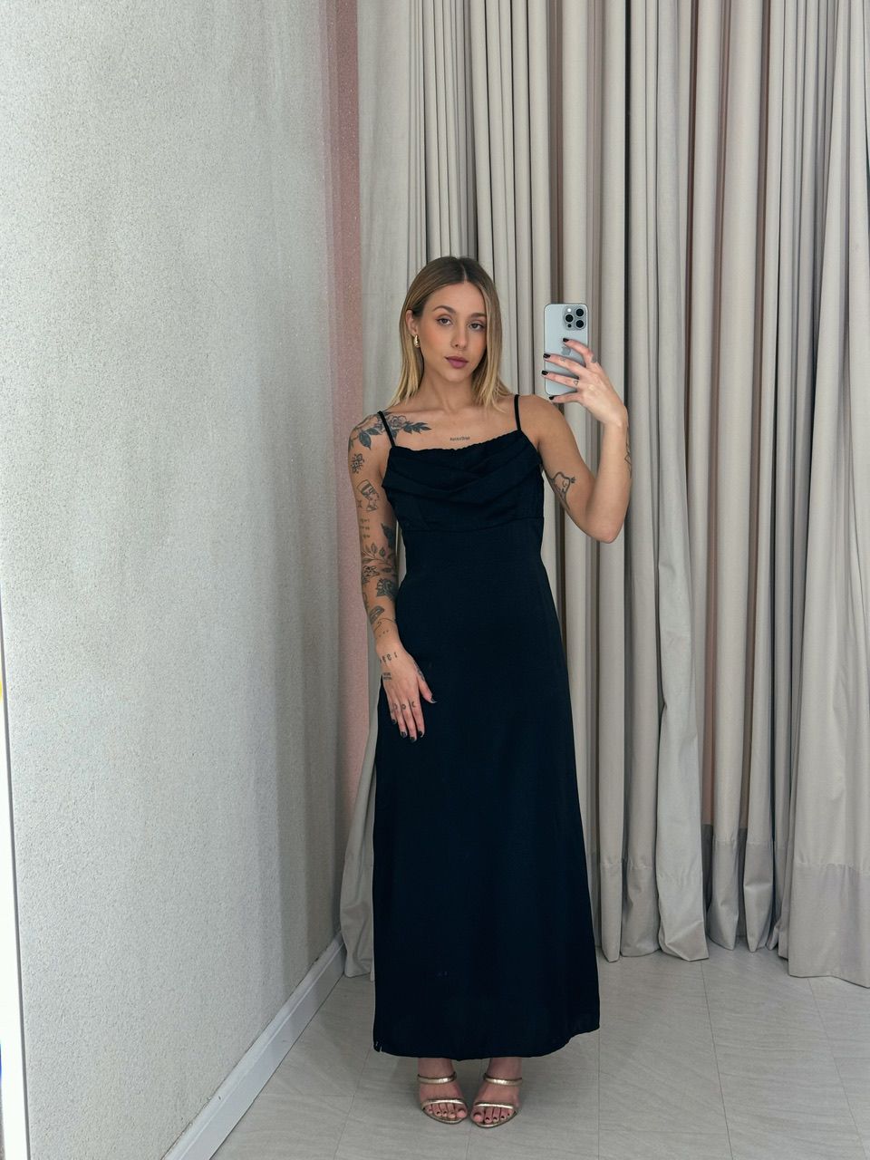 VESTIDO ISA MIDI ACETINADO PRETO