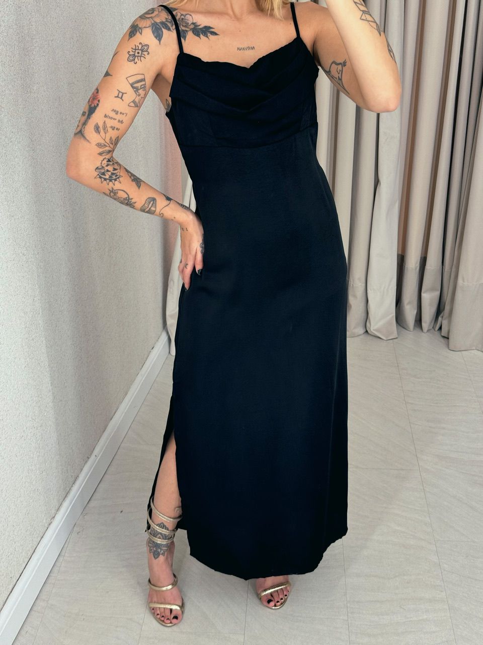 VESTIDO ISA MIDI ACETINADO PRETO