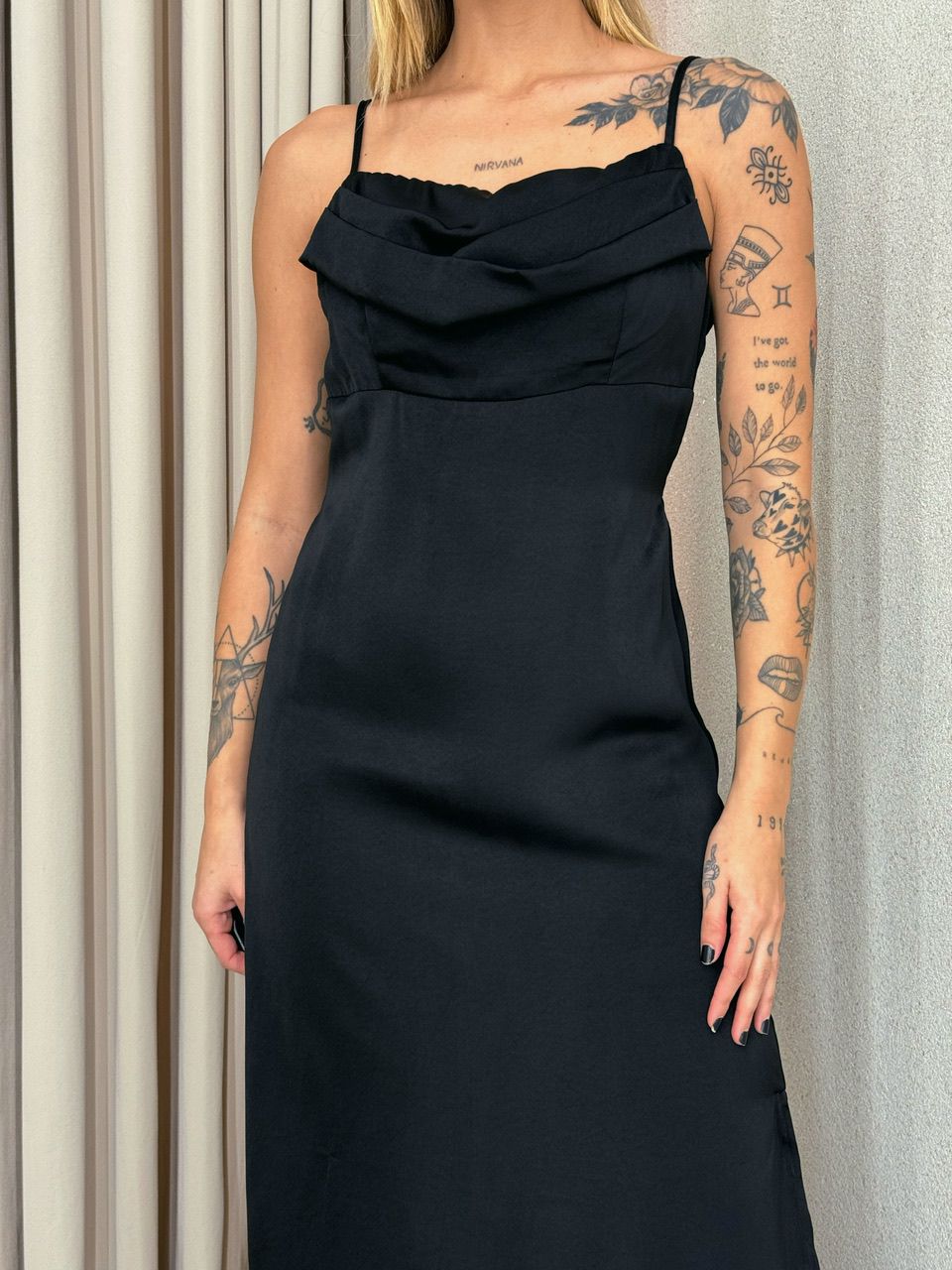 VESTIDO ISA MIDI ACETINADO PRETO