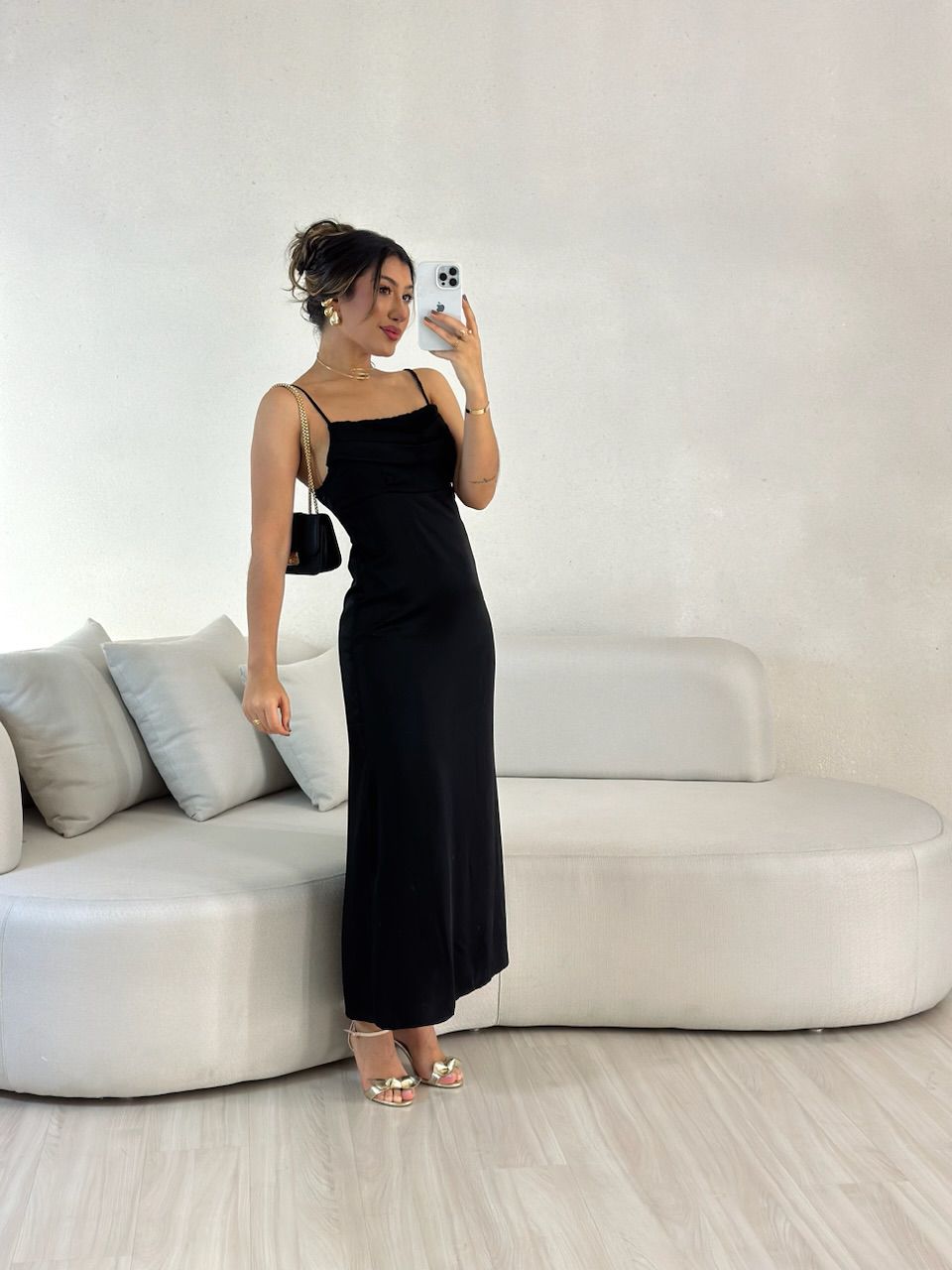 VESTIDO ISA MIDI ACETINADO PRETO - 0055460032 - CAROLLA FERRARO