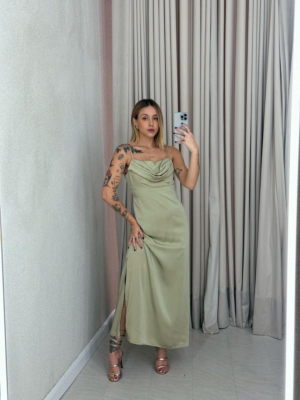 VESTIDO ISA MIDI ACETINADO VERDE