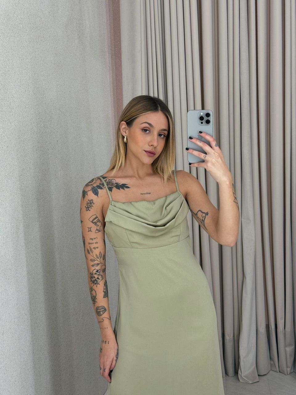 VESTIDO ISA MIDI ACETINADO VERDE