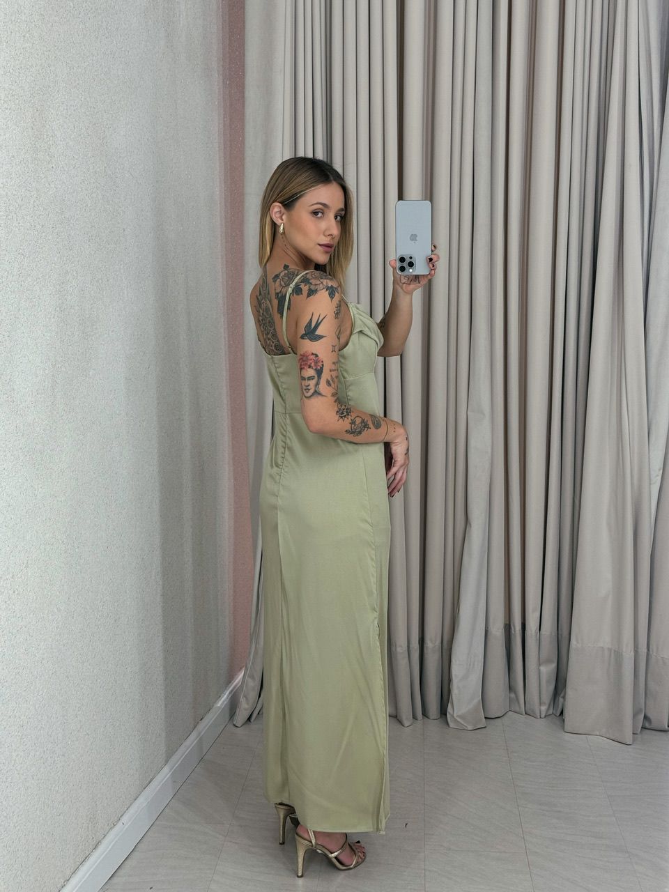 VESTIDO ISA MIDI ACETINADO VERDE