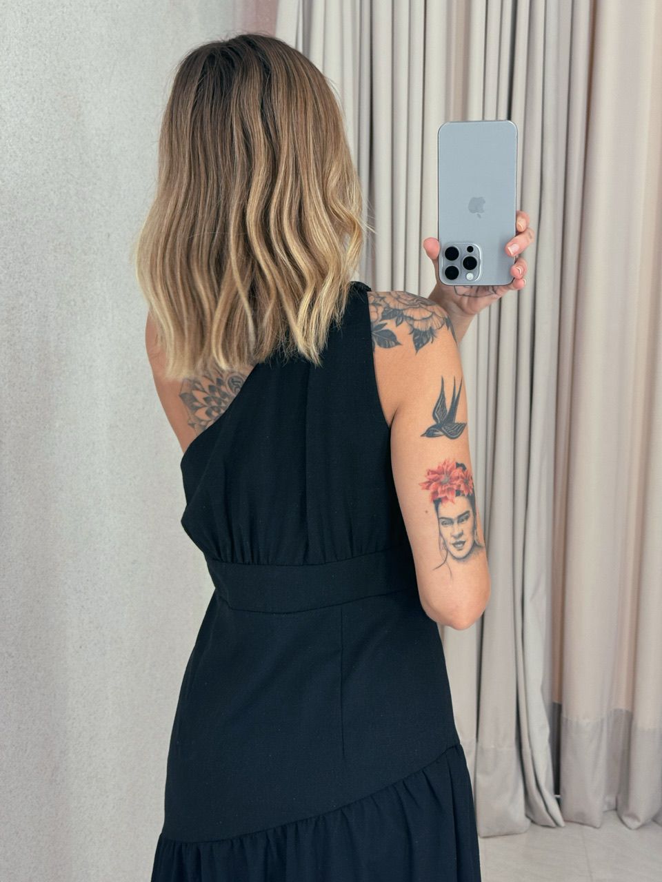 VESTIDO LARY NULA MANGA PRETO