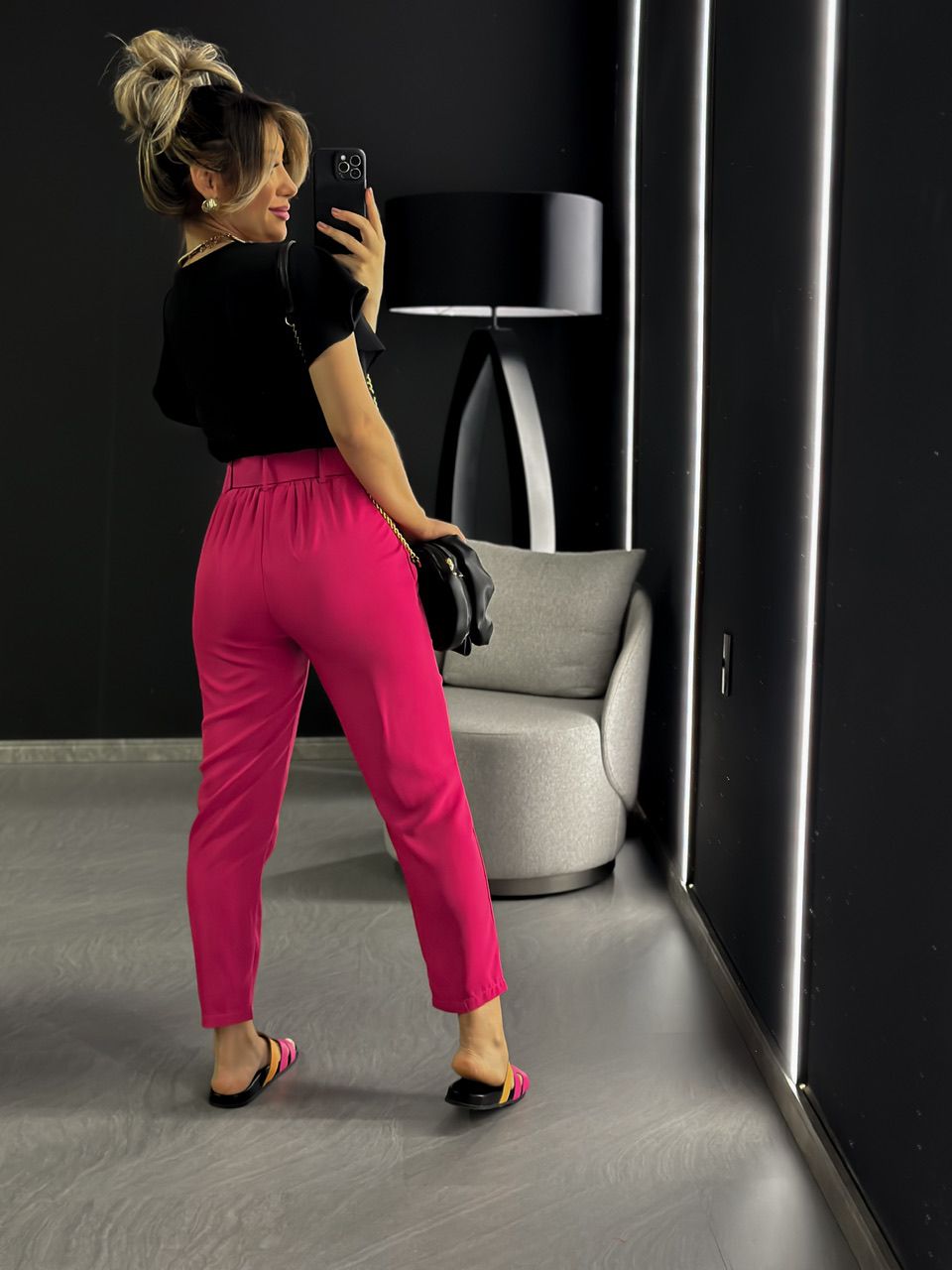 CALÇA LAÍS CINTO PEDRARIA ROSA ESCURO