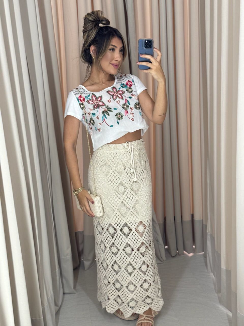 BLUSA BASIC BORDADA FLOR TURQUESA/VERMELHO