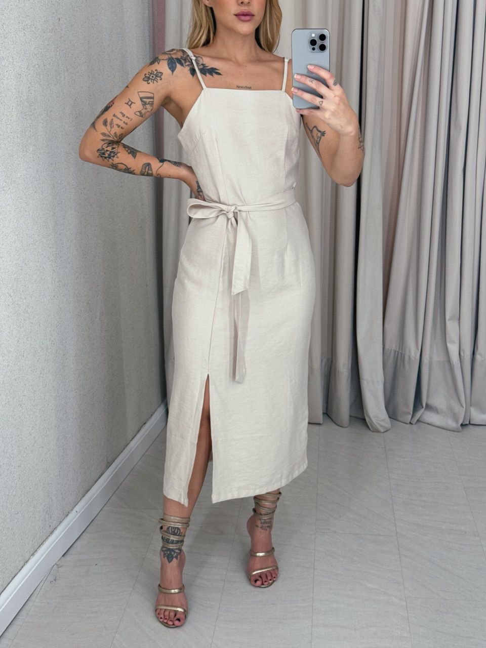 VESTIDO LUÍSE FENDA AREIA