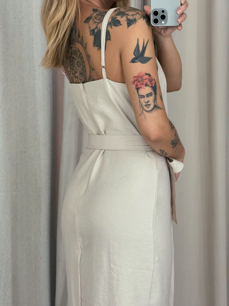 VESTIDO LUÍSE FENDA AREIA