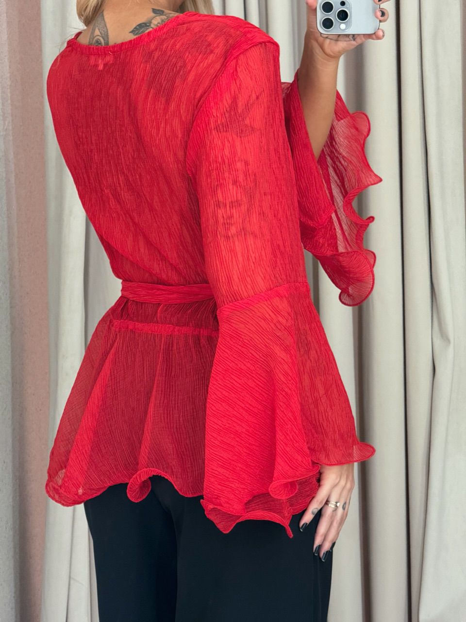 BLUSA ATENA DECOTE VERMELHA
