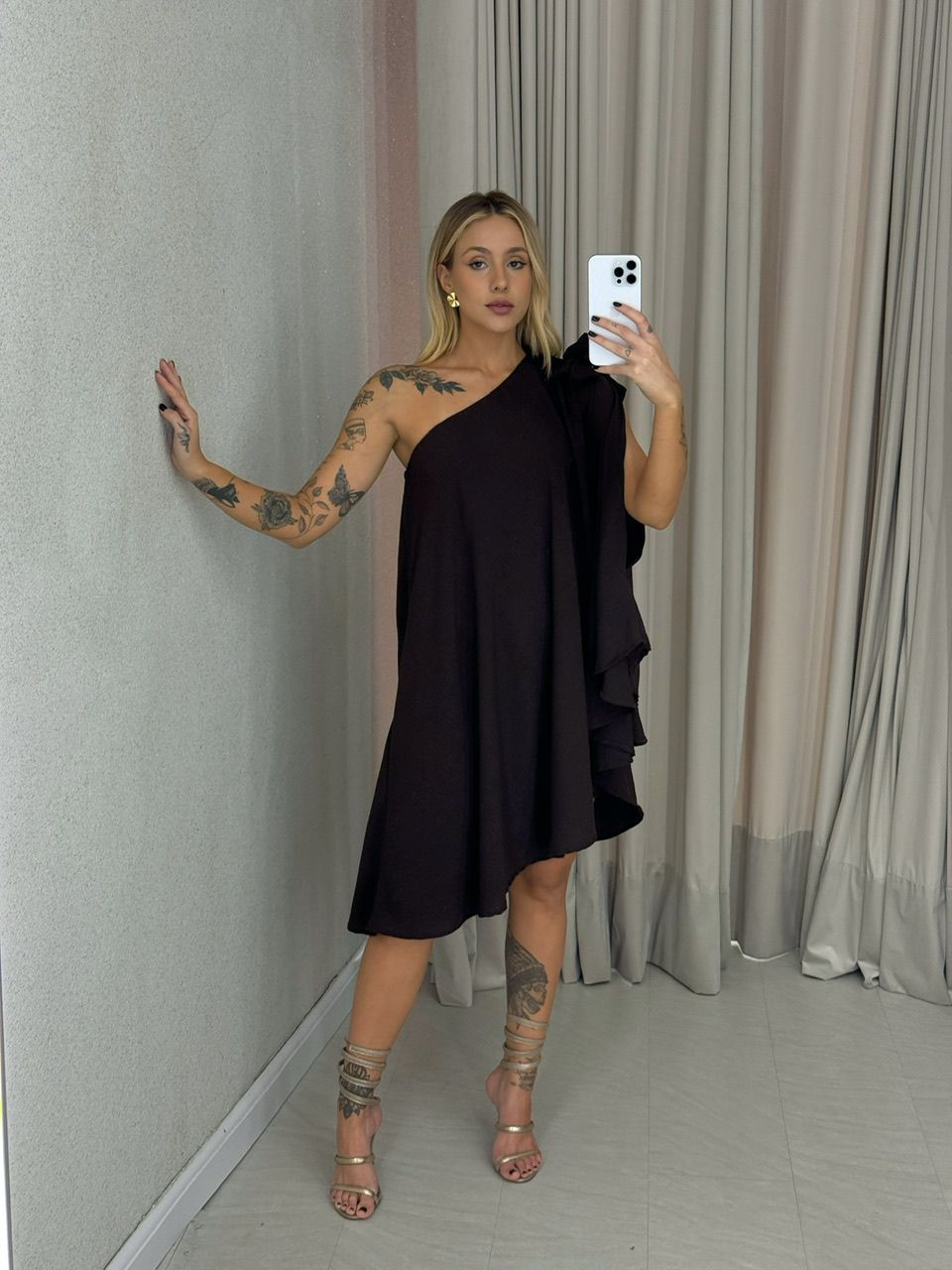 VESTIDO LINETE FLOR NULA MANGA MARROM