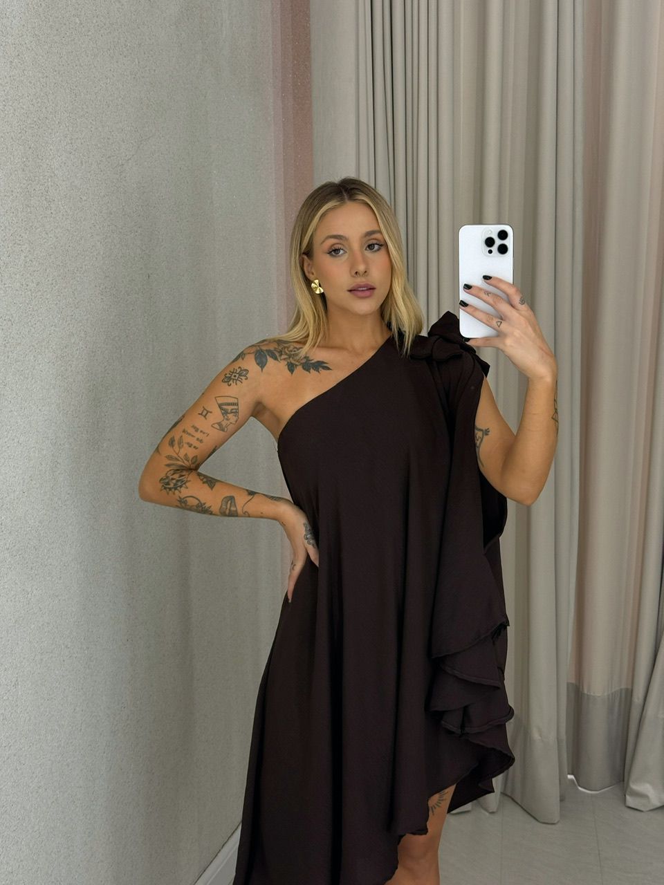 VESTIDO LINETE FLOR NULA MANGA MARROM